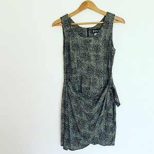 Vintage black white leaf patterned side tie dress